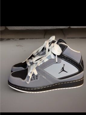 Jordan 1 Flight Mid Sneakers in a grey and black colorway.Big boy 4.5Y